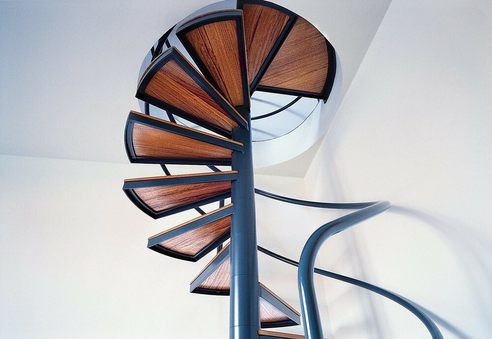 Винтовые лестницы из металла фото